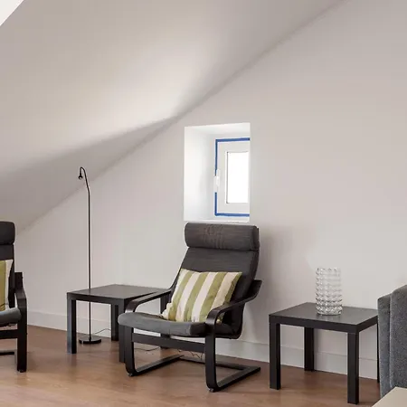 Joivy Modern Flat With River View Near Bica Elevator Apartment