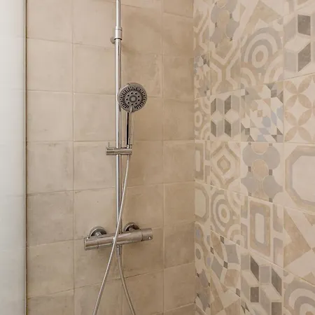Joivy Modern Flat With River View Near Bica Elevator Apartment *