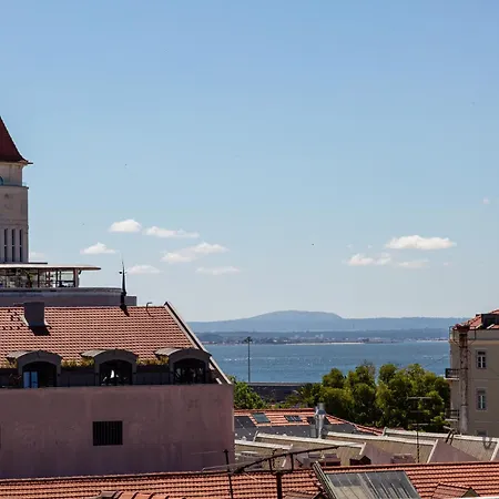 Joivy Modern Flat With River View Near Bica Elevator Apartment Lisbon