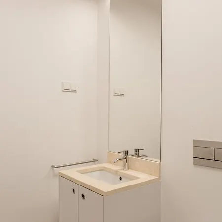 Joivy Modern Flat With River View Near Bica Elevator Apartment